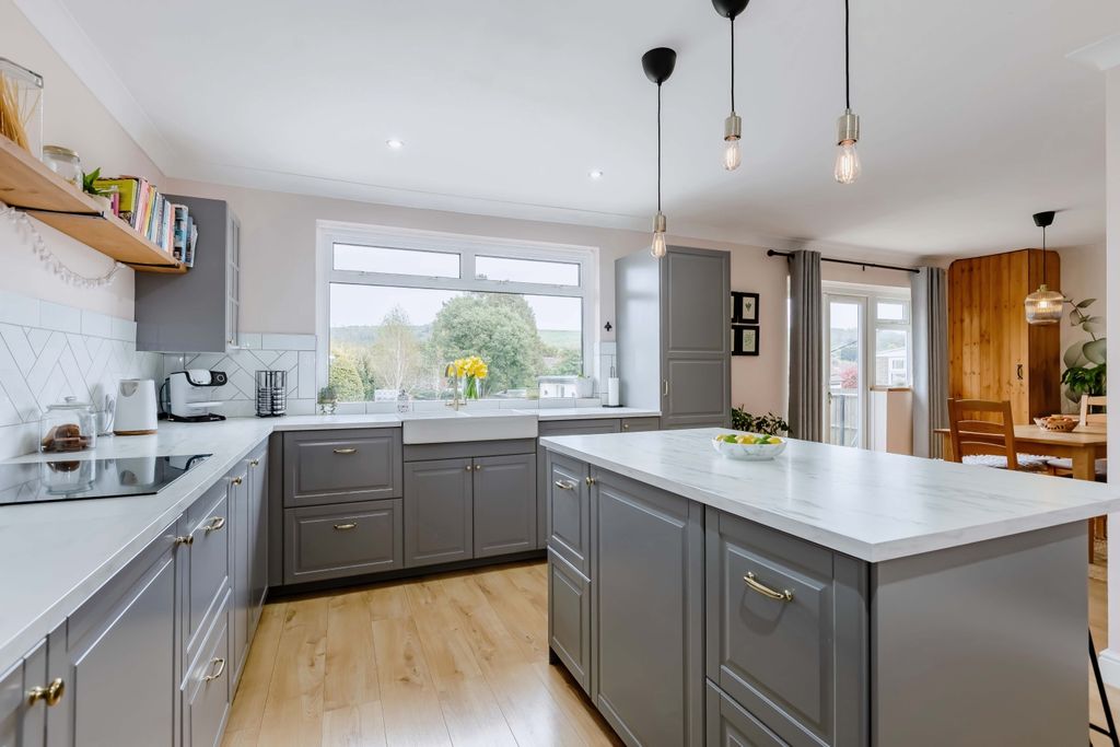 Property photo 2 of 38 Hillwiew Road_26