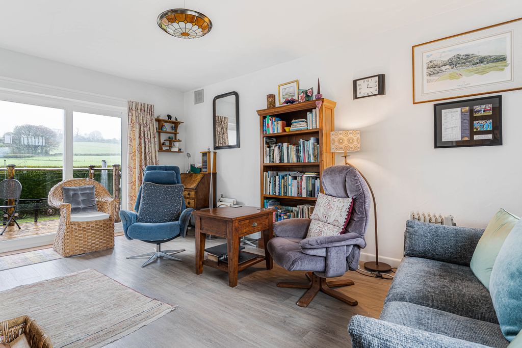 Property photo 3 of 34 Living Room (2)