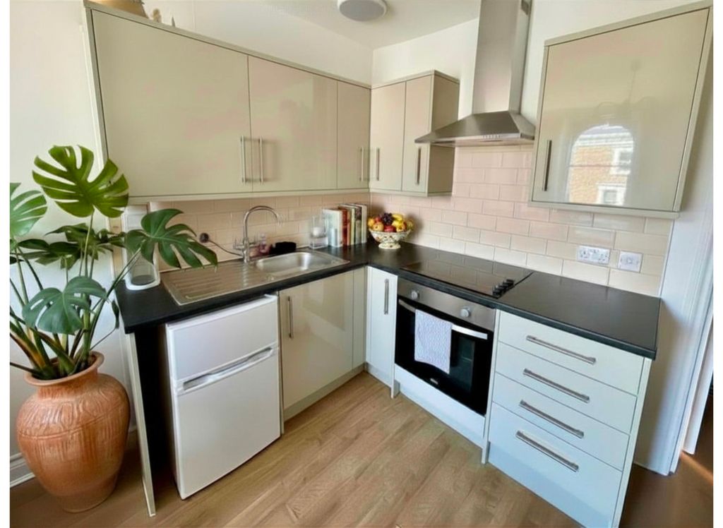 Property photo 1 of 2