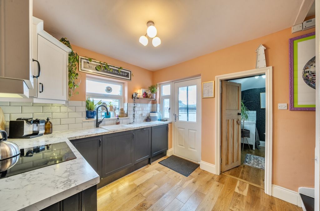 Property photo 2 of 12 Ewemove Harrogate Kitchen