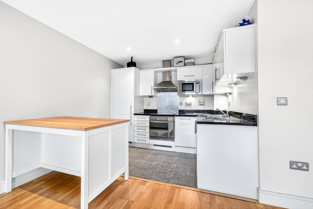 Property photo 3 of 18