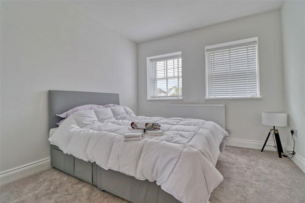 Additional image 14 of 5 bed detached house for saleUpper Third Avenue, Frinton On Sea CO13