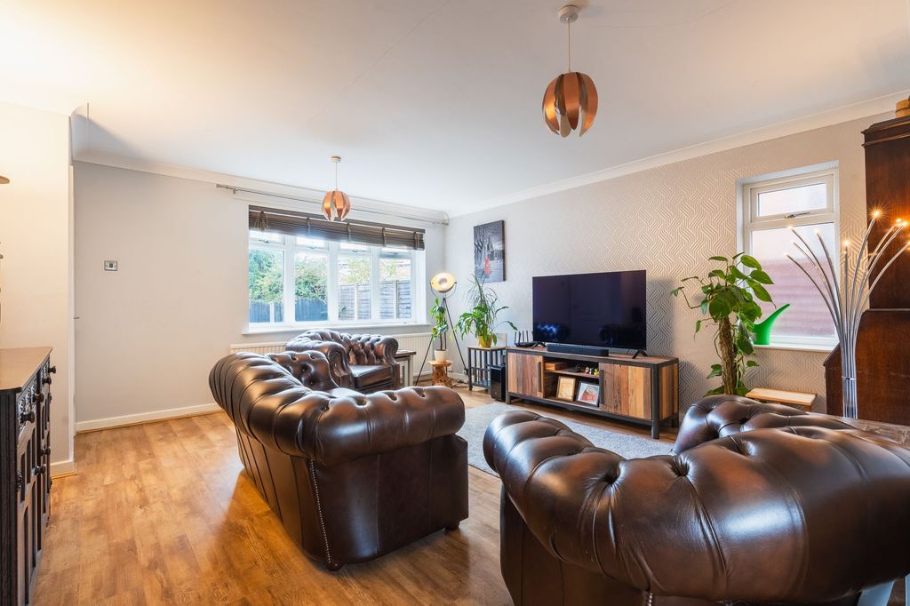 Property photo 2 of 35