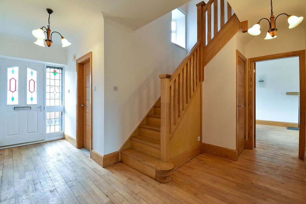 Property photo 2 of 28