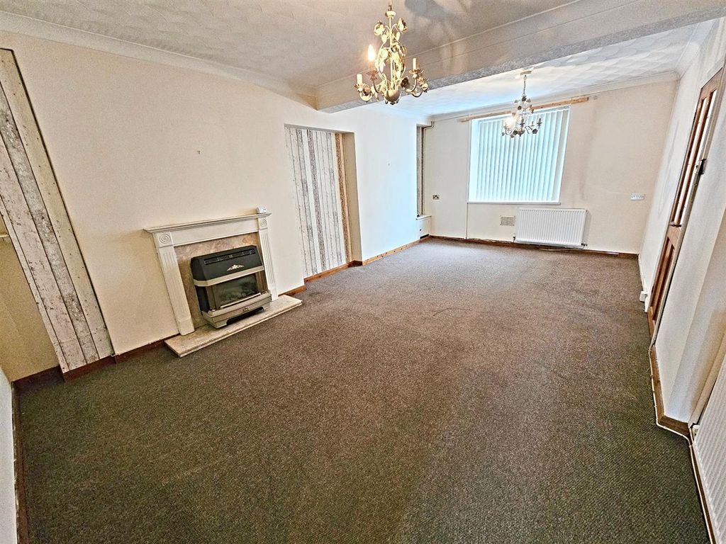 Property photo 2 of 13 Lounge