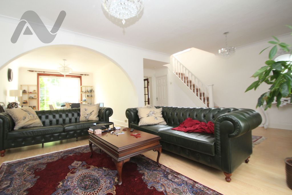 Property photo 2 of 25