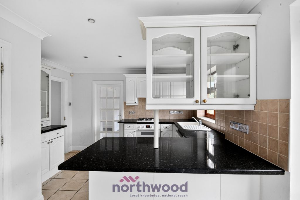 Property photo 3 of 27