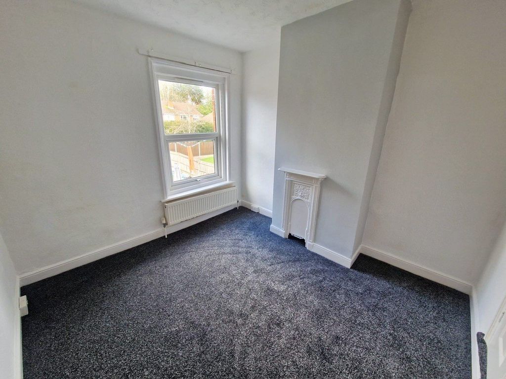 Property photo 2 of 8 Picture No. 32