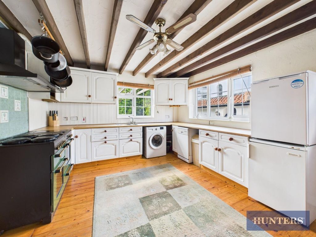 Property photo 2 of 19 Kitchen