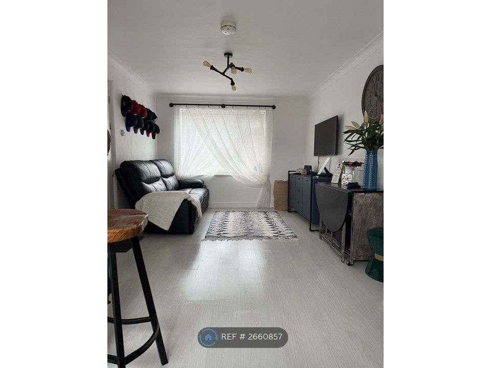 Property photo 2 of 26