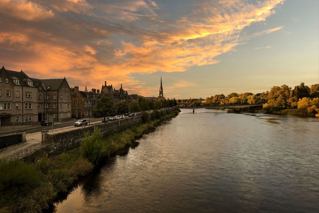 Property photo 2 of 30