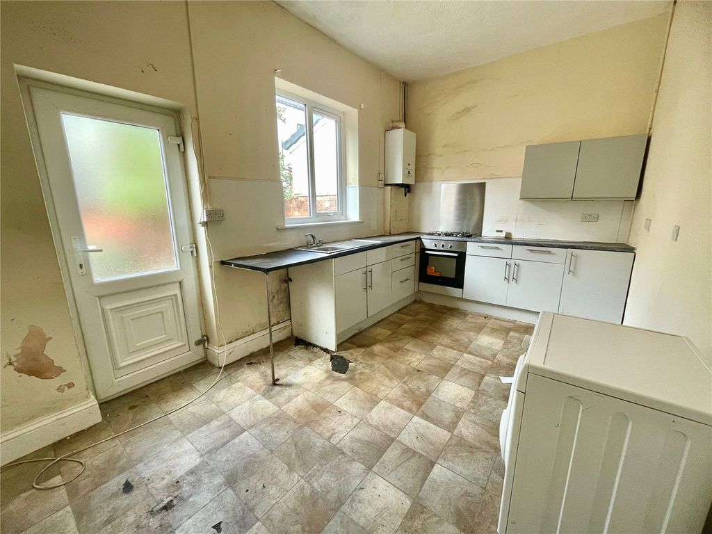 Property photo 3 of 8 Dining Kitchen