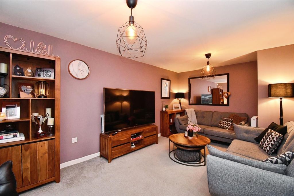 Property photo 2 of 24 2156B85F-C 20 2846 29.Jpg