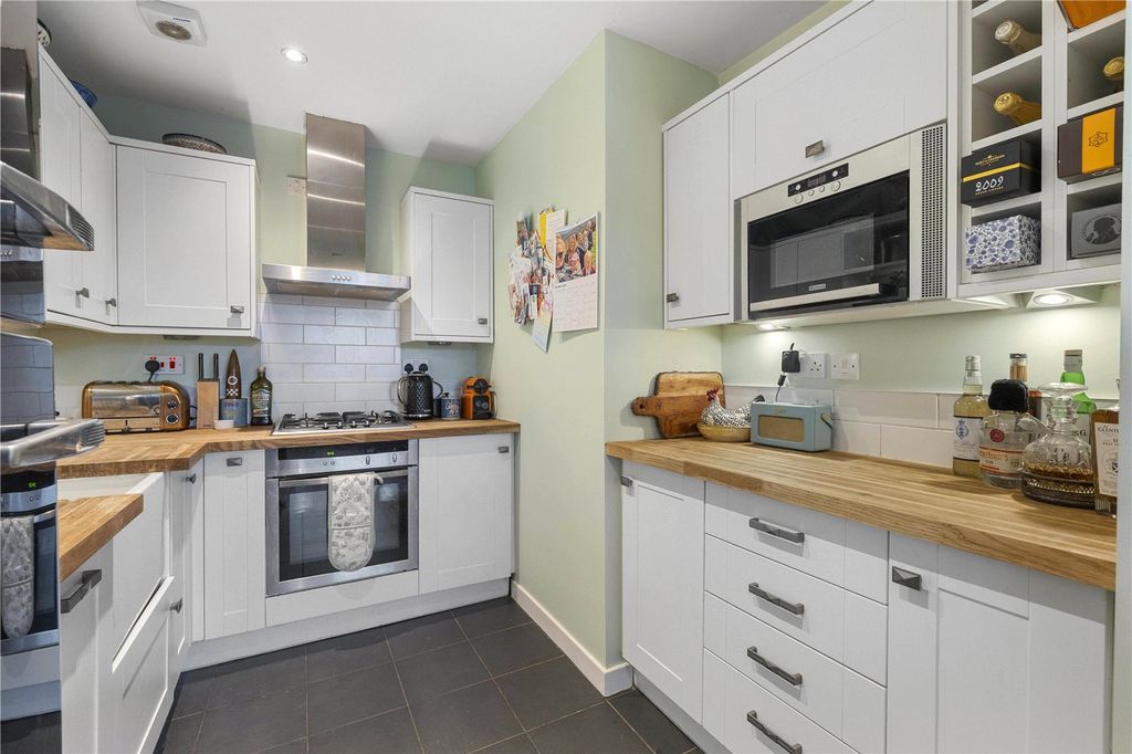 Property photo 3 of 21 Comely Bank Road 21