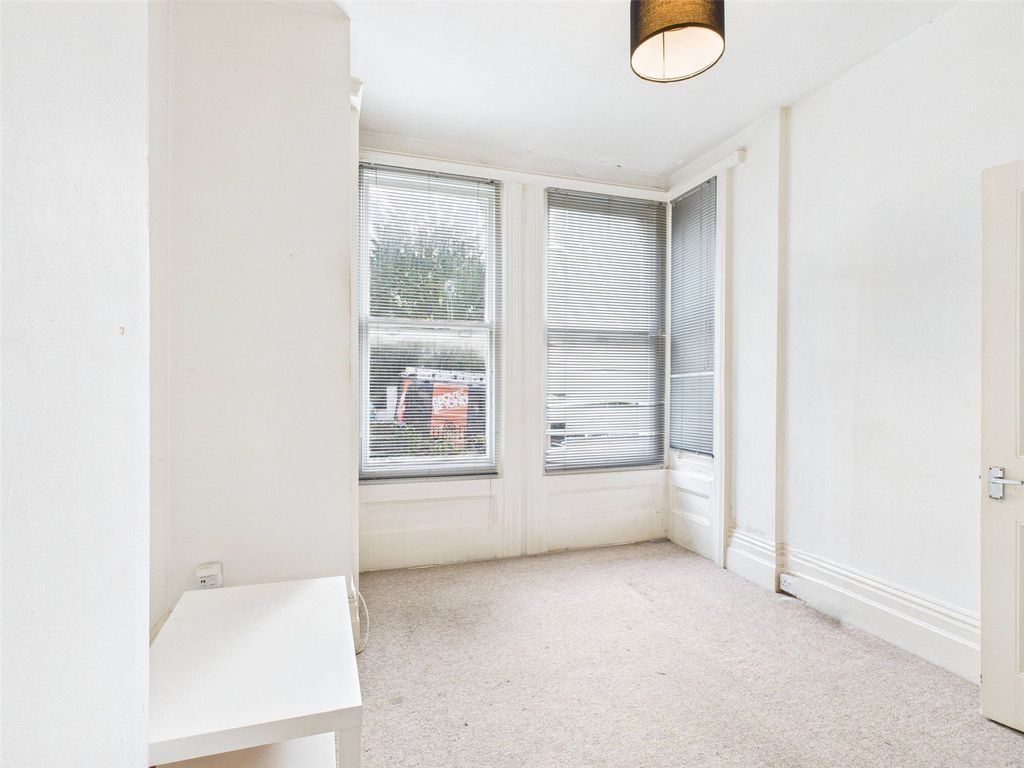 Property photo 3 of 10 Lounge