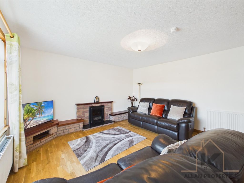 Property photo 2 of 39