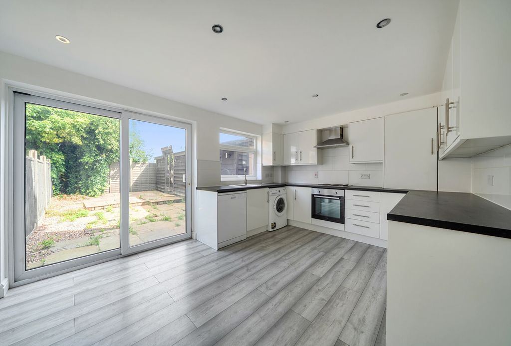 Property photo 2 of 17 1481106-22-6A33c4...