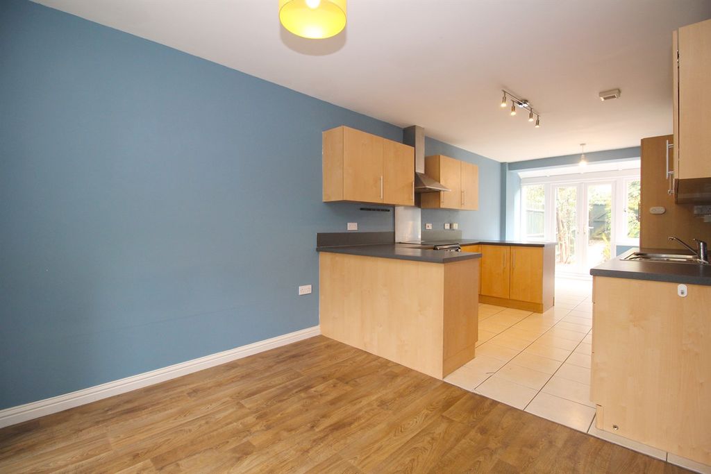 Property photo 2 of 34 Kitchen / Diner