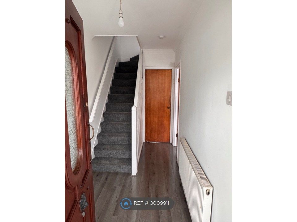 Property photo 2 of 25