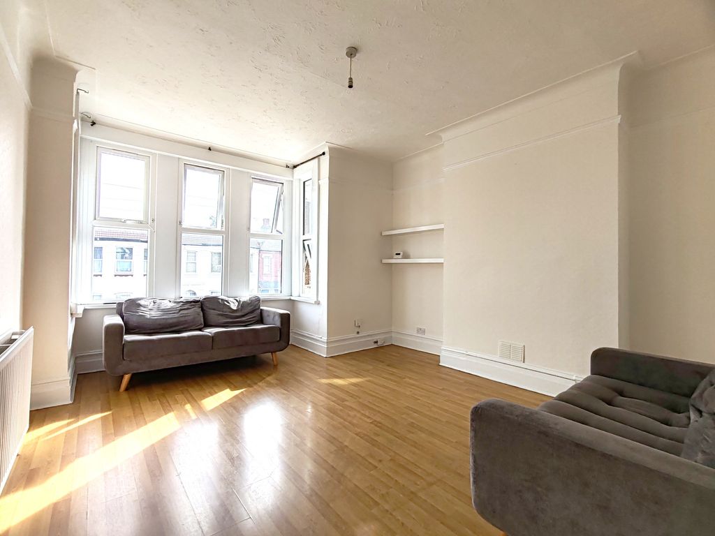 Property photo 2 of 8