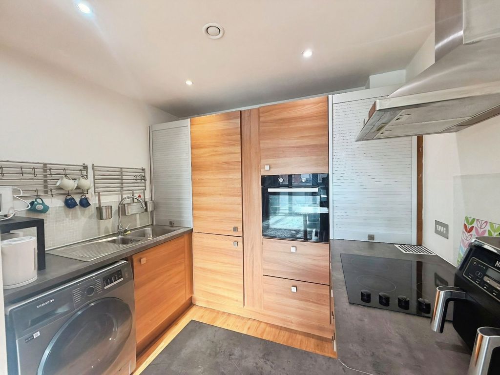 Property photo 3 of 16 Picture No. 17