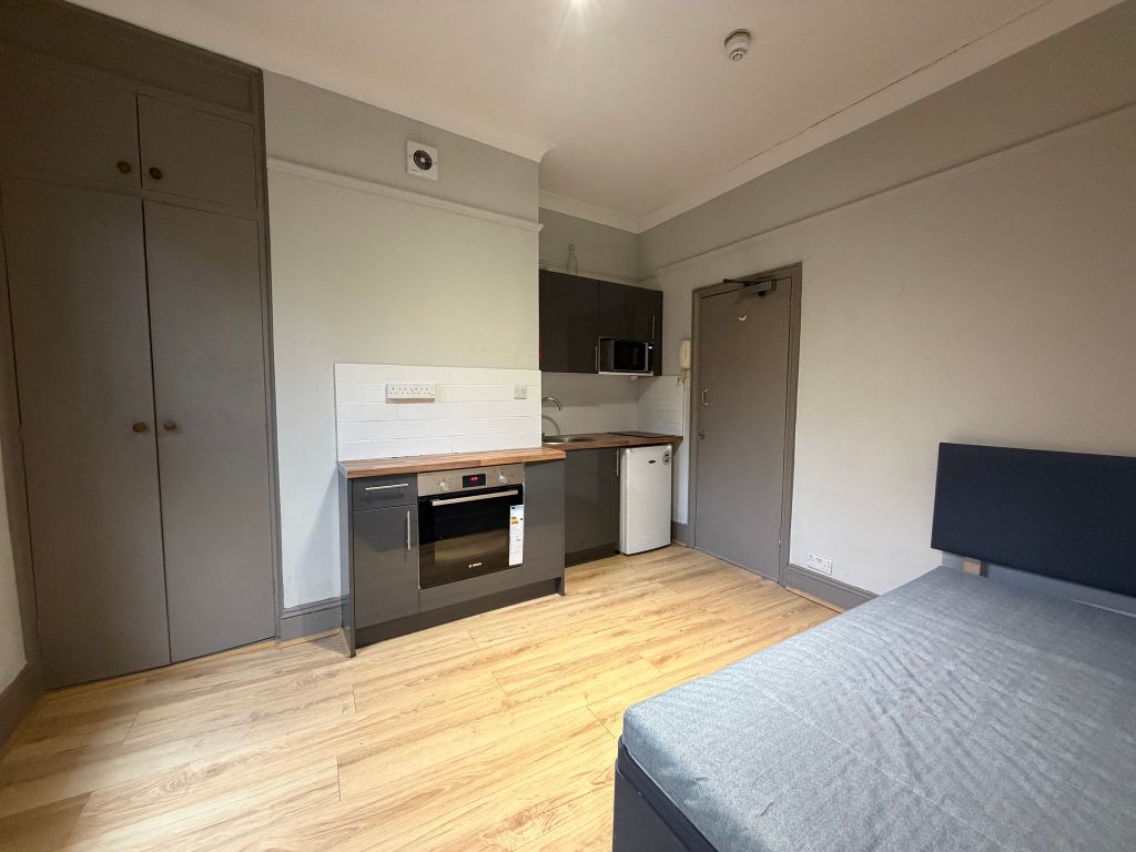 Property photo 2 of 6 Kitchen