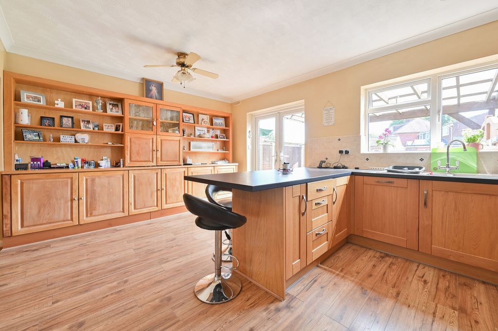 Property photo 2 of 27