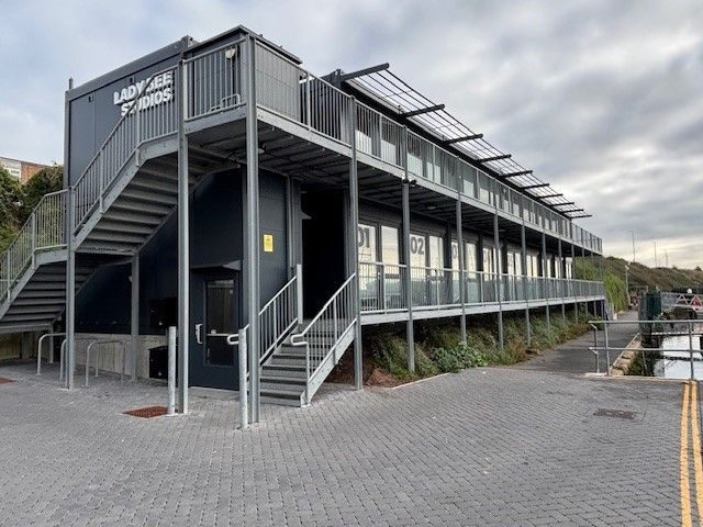 Property photo 1 of 6 Photo 4