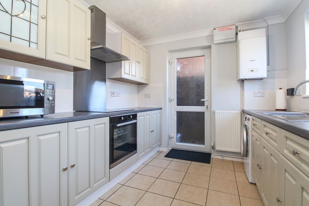 Property photo 3 of 21 Kitchen