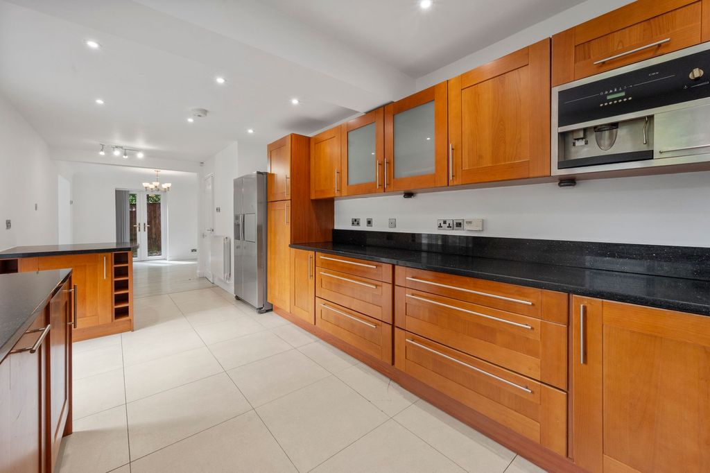 Property photo 3 of 51