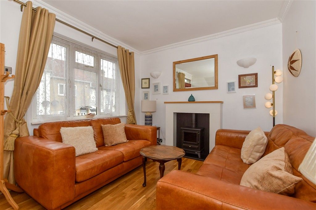 Property photo 1 of 10 Lounge