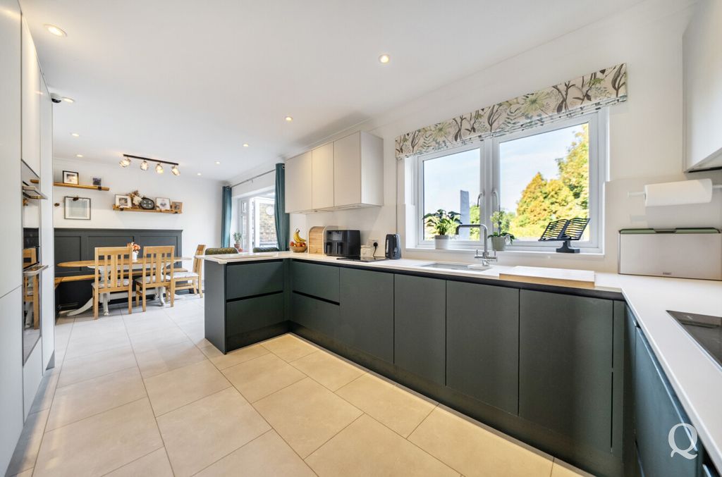 Property photo 2 of 31 c19F9E9A-Ebf5-402...