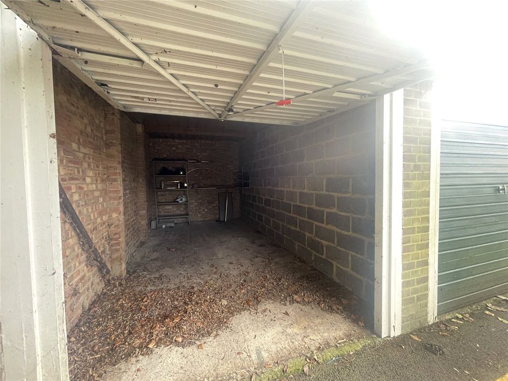 Property photo 2 of 4 Garage