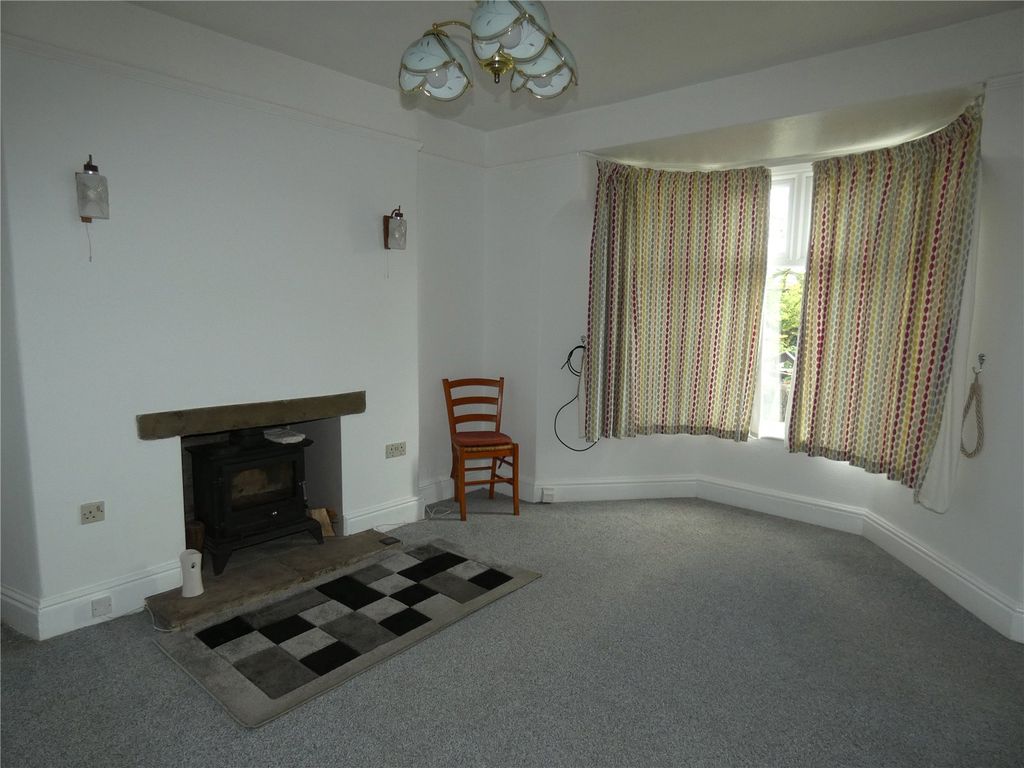 Property photo 3 of 12 Lounge