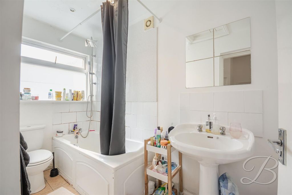 Property photo 2 of 7 Q3d5Qt1Bg0Aaubnjkwy6Ca.Jpg