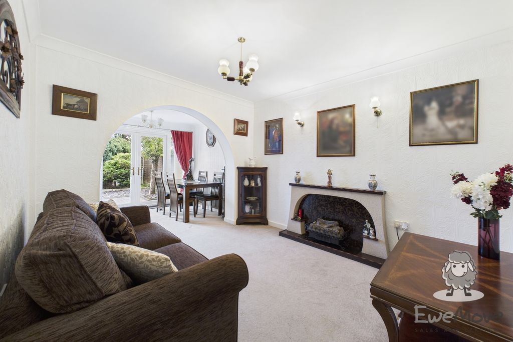 Property photo 3 of 15 8