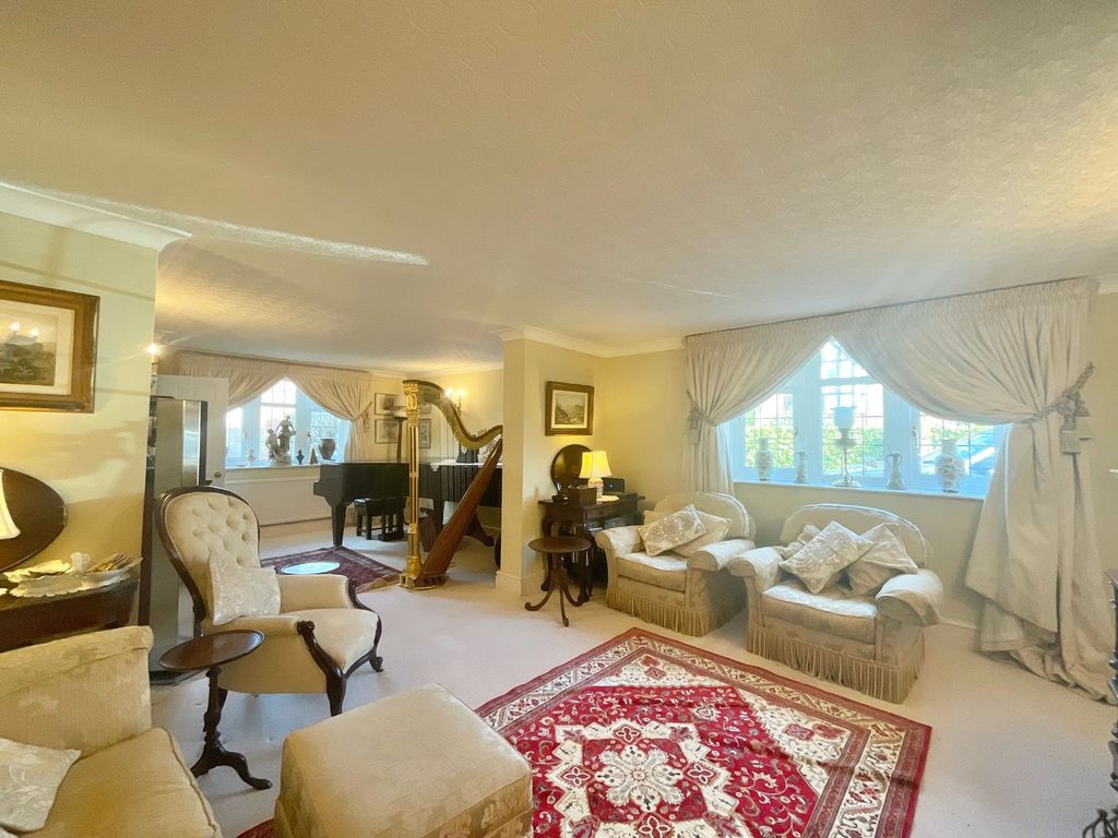 Property photo 3 of 25