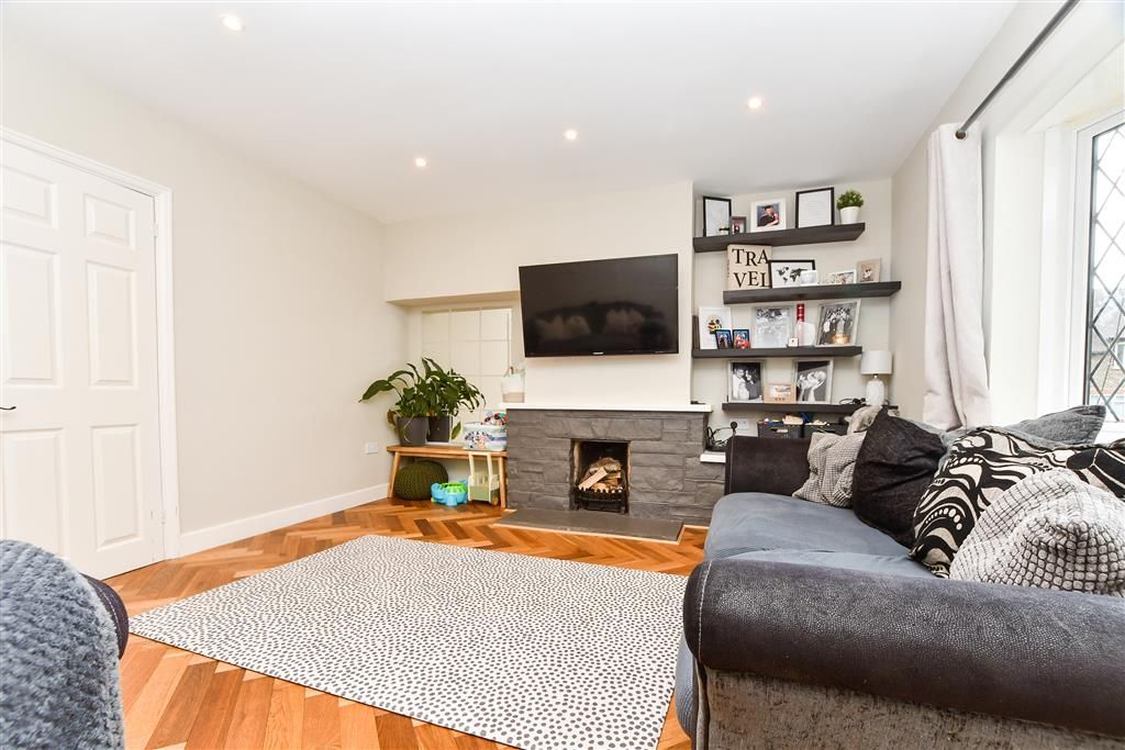 Property photo 3 of 10 Lounge