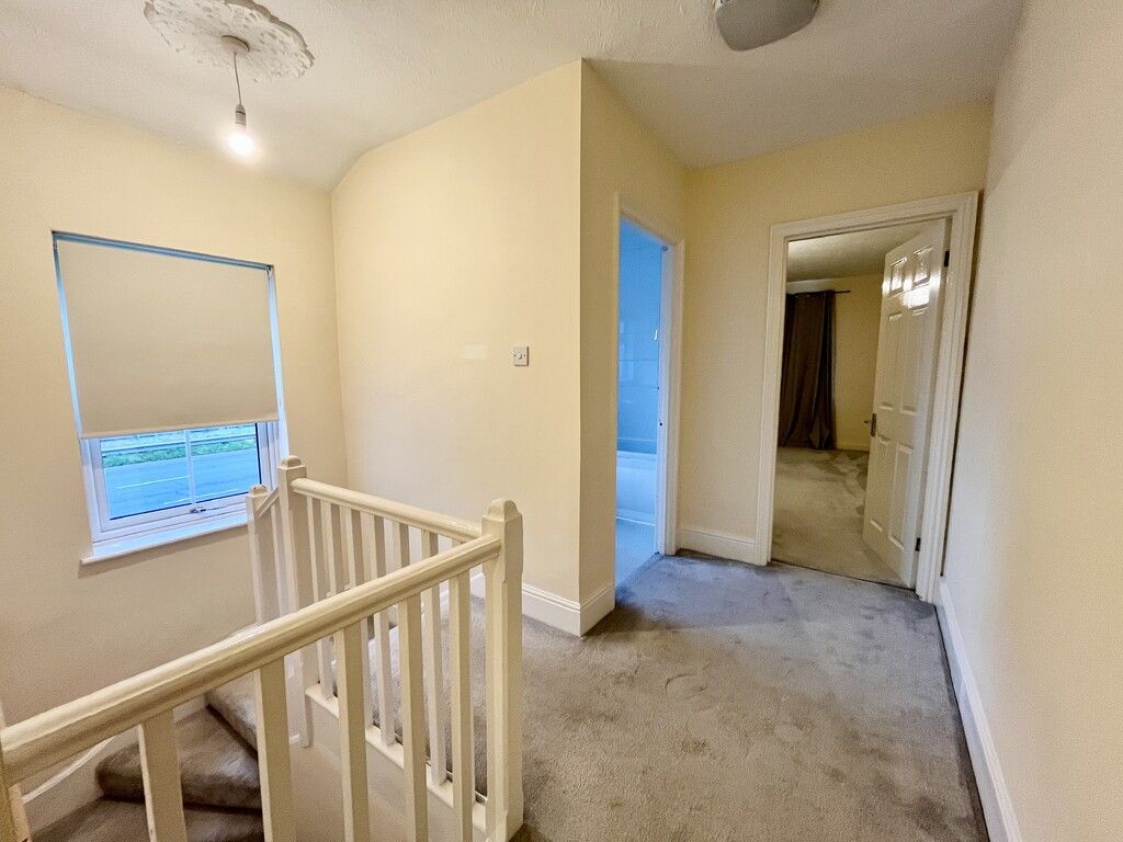 Property photo 3 of 13 Landing