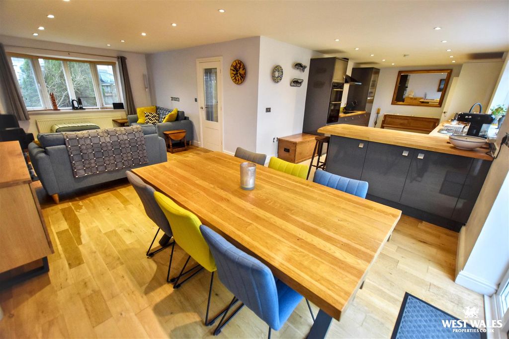 Property photo 2 of 22 13 (3).Jpg