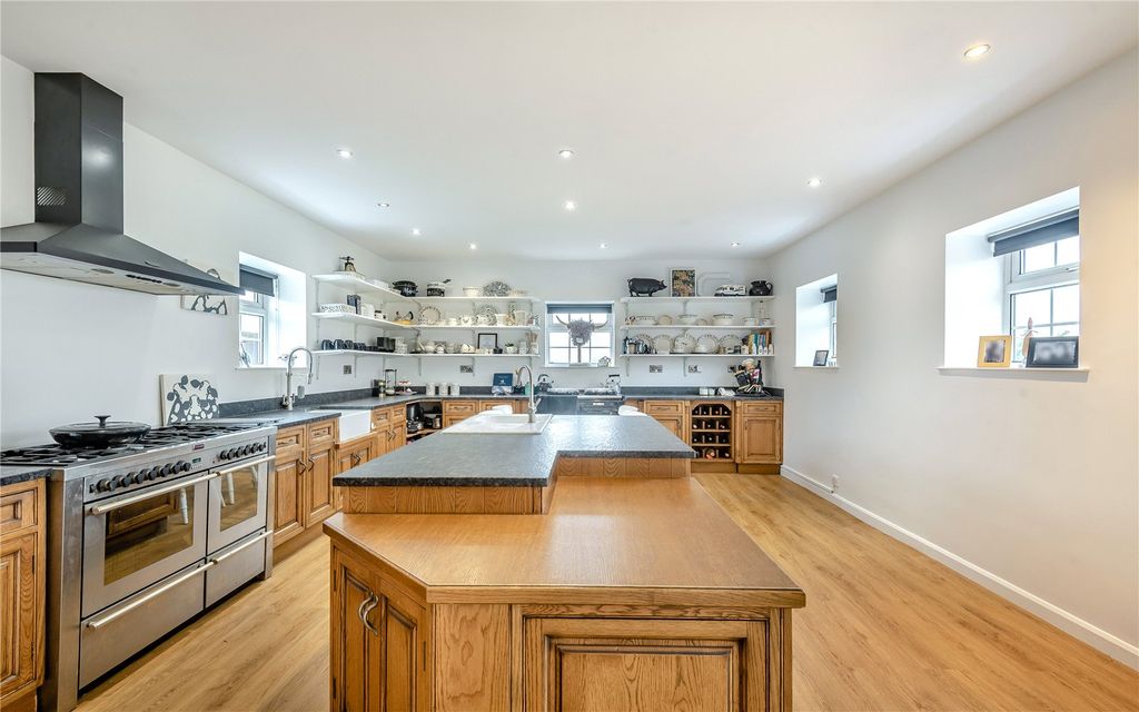 Property photo 3 of 22 Kitchen