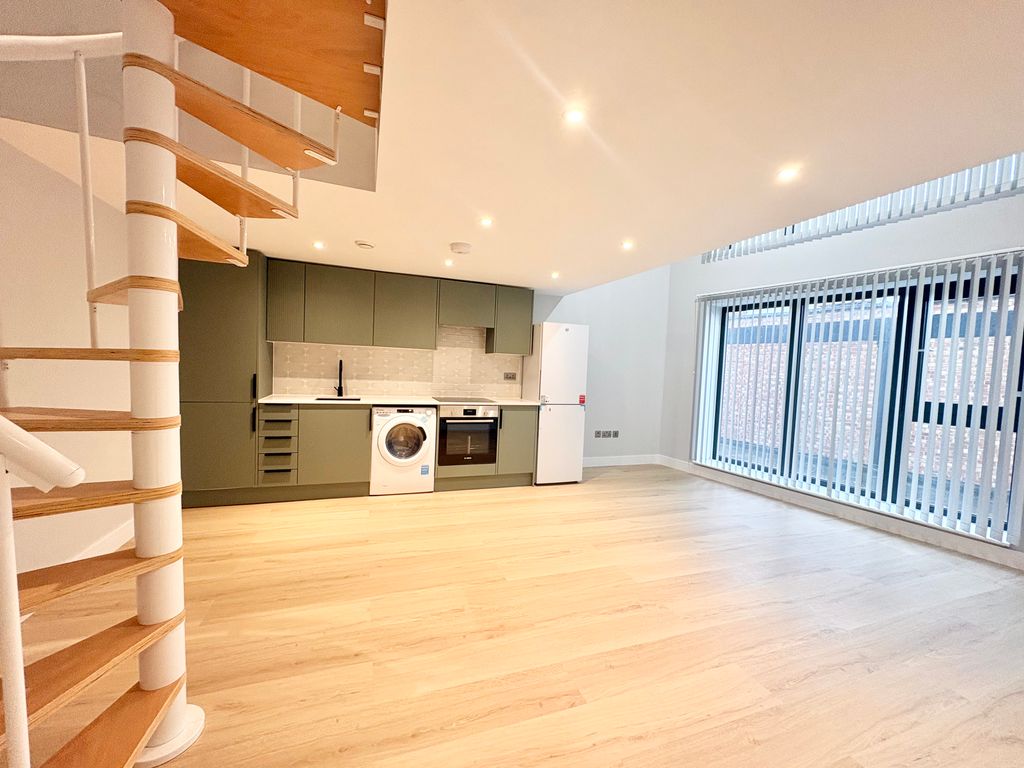 Property photo 1 of 6 Kitchen Lounge