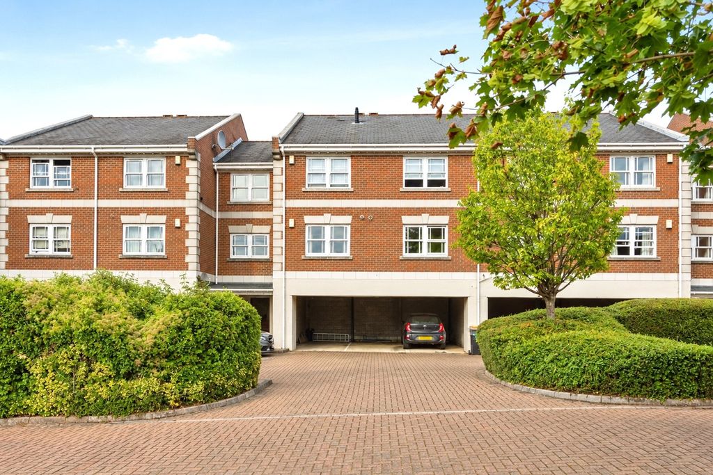 Property photo 1 of 18 Building