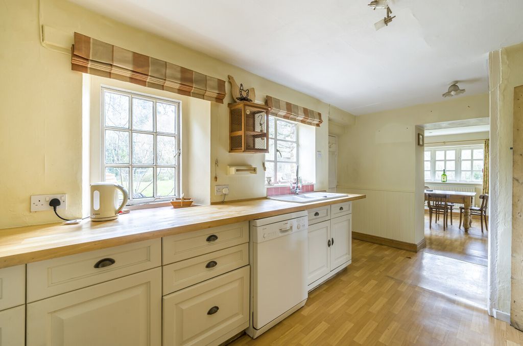 Property photo 3 of 17 Kitchen