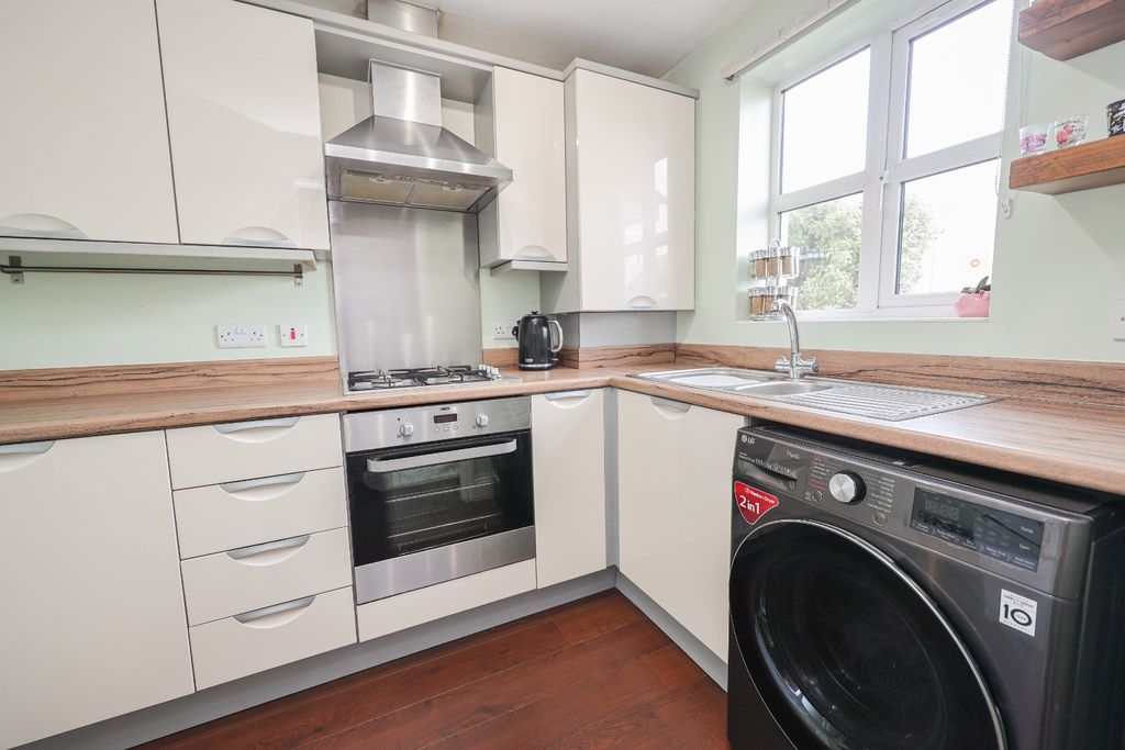 Property photo 3 of 14 4985353