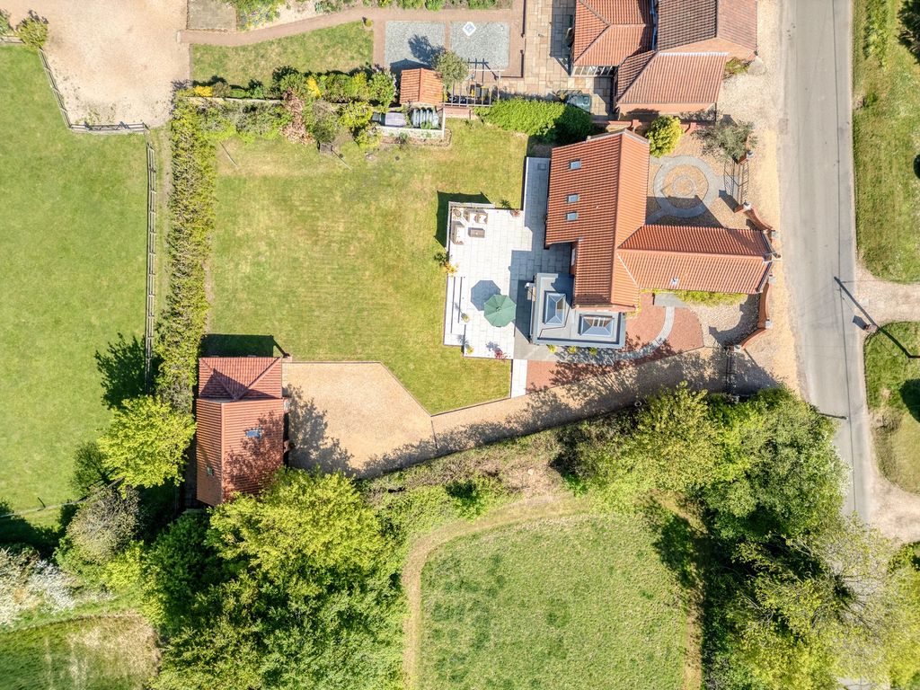 Property photo 1 of 24