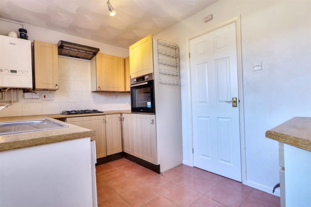 Property photo 3 of 10 Kitchen.Jpg