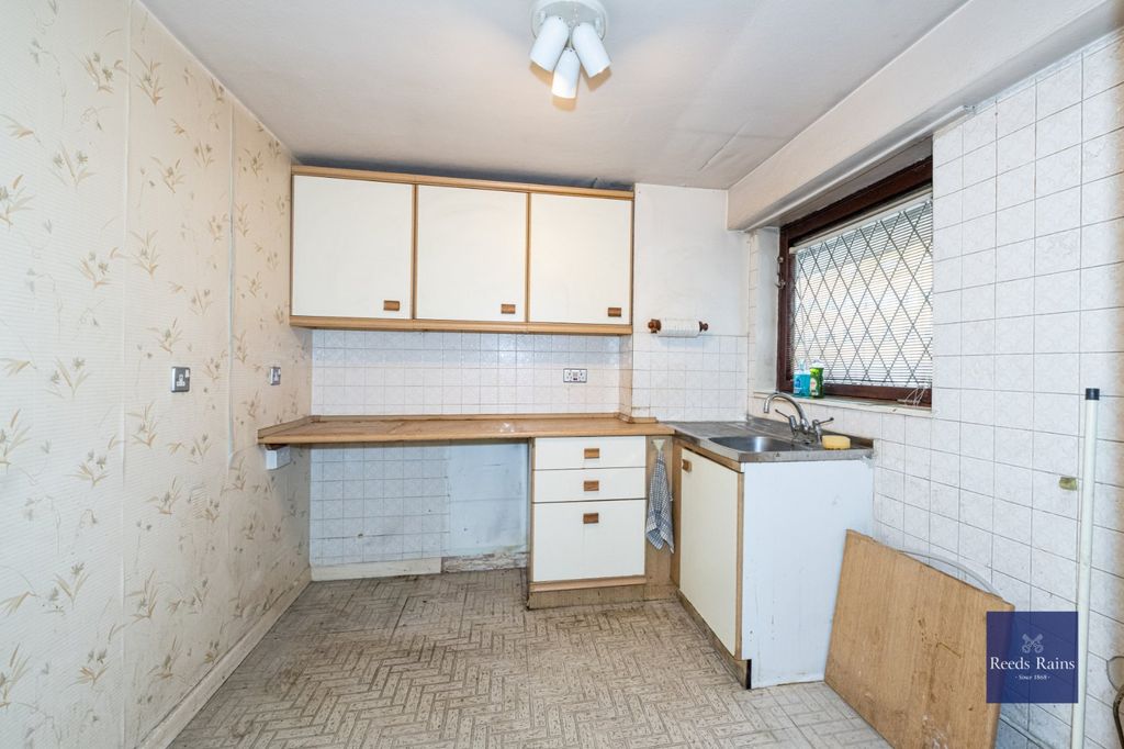 Property photo 3 of 14 Kitchen