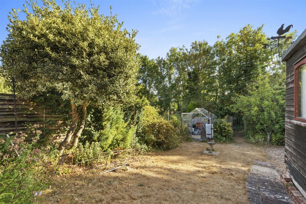 Property photo 2 of 15 Southfield Road-12.Jpg