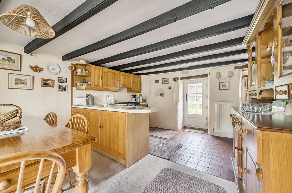 Property photo 2 of 21 1354680-11-68c984...